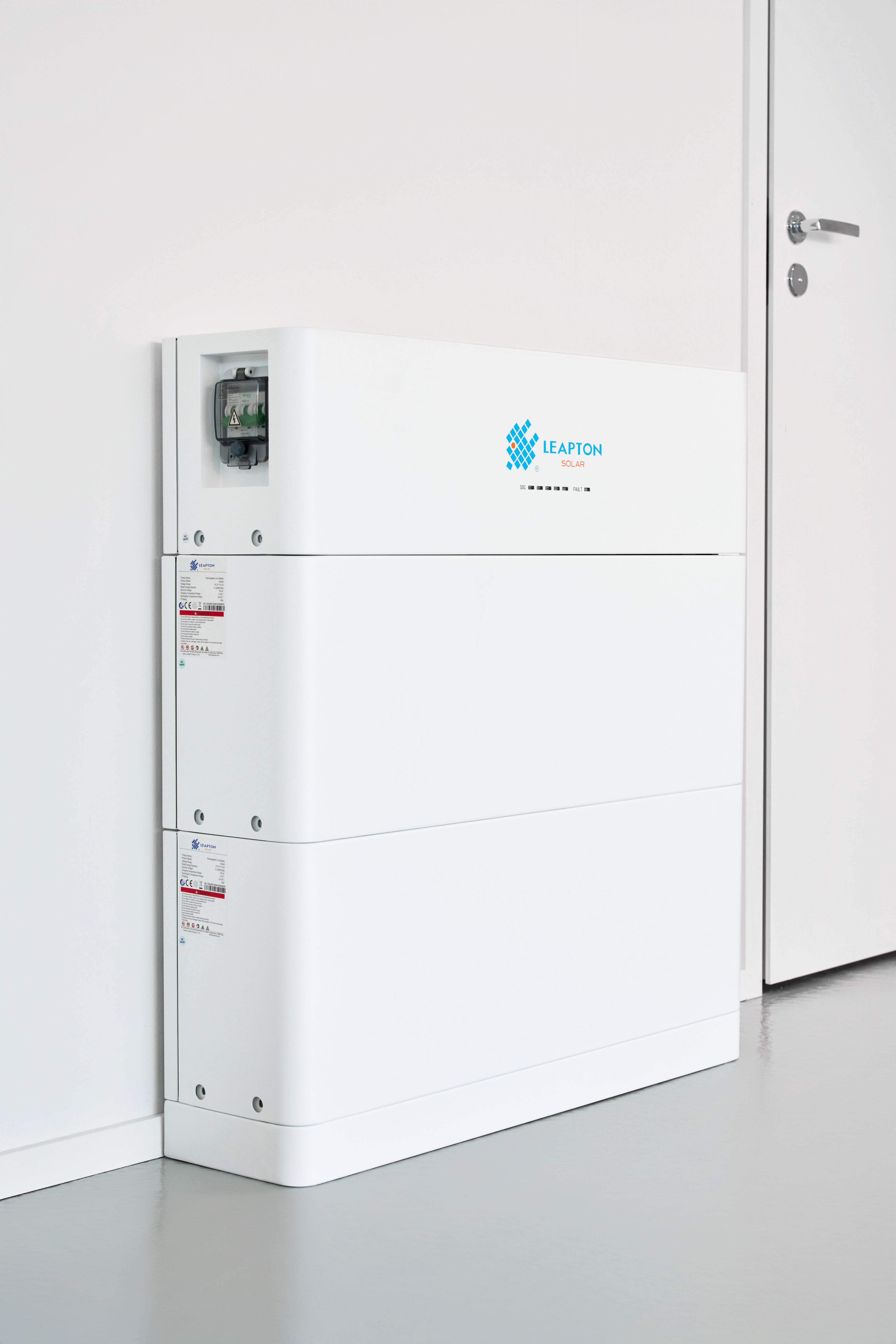 Leapton akku seinäasennuksessa